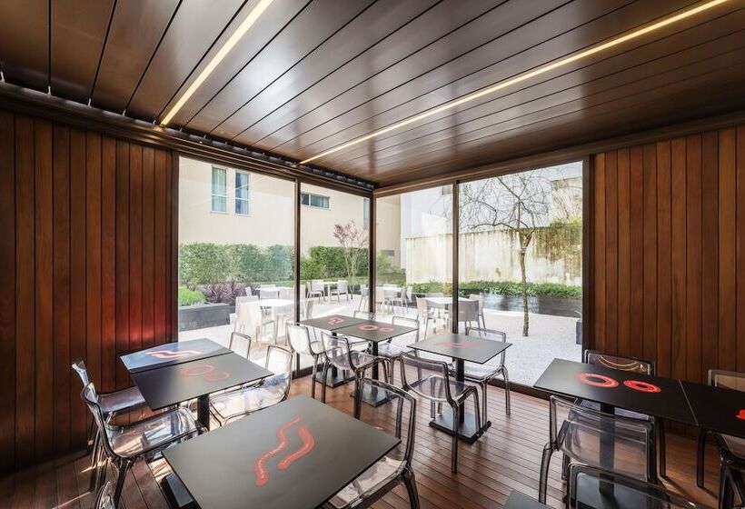 Moov Hotel Porto Centro