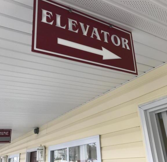 فندق على الطريق Crystal Inn And Suites