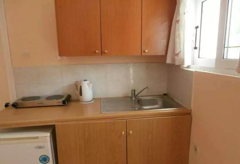 River Studios & Apartments