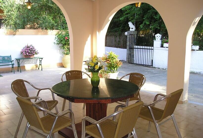 River Studios & Apartments