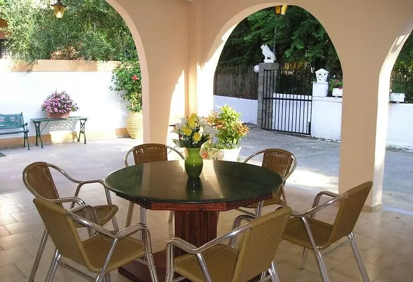 River Studios & Apartments