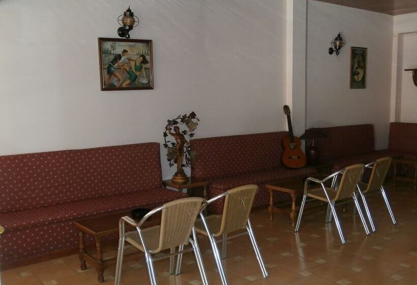 River Studios & Apartments