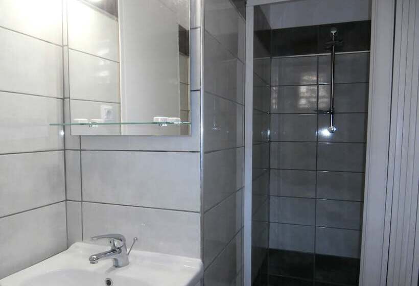 River Studios & Apartments