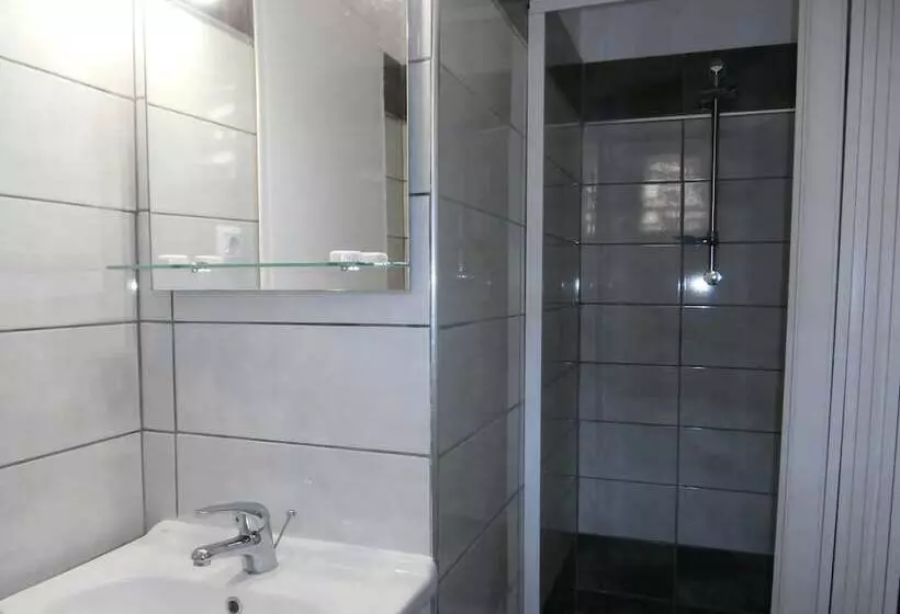 River Studios & Apartments