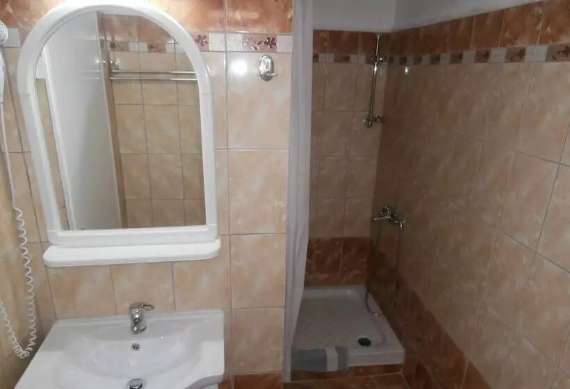 River Studios & Apartments