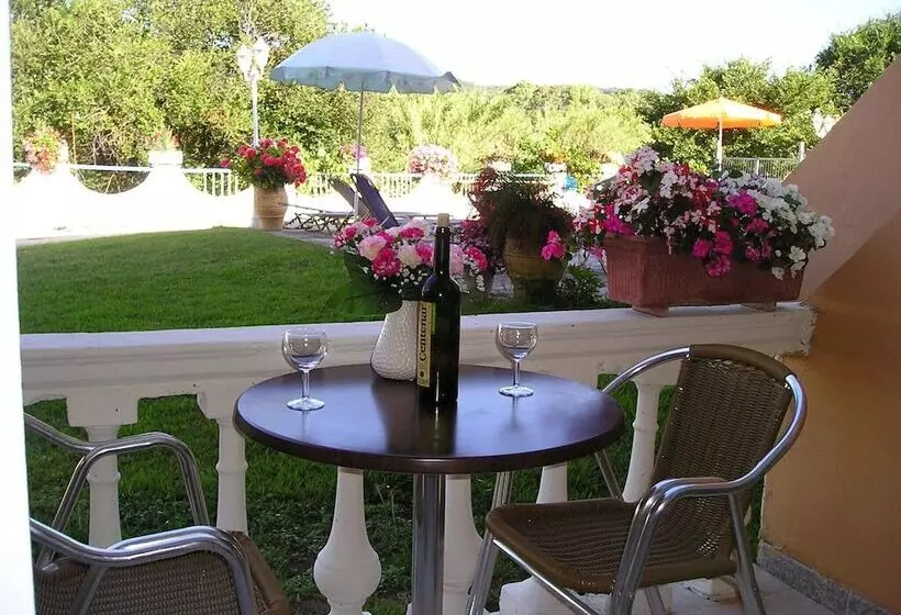 River Studios & Apartments