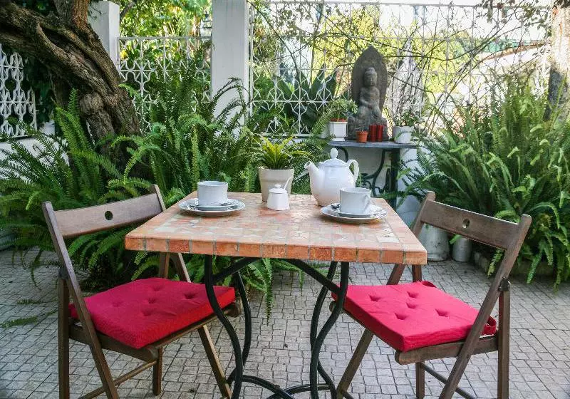 تختخواب و صبحانه Casa Shanti Niketan