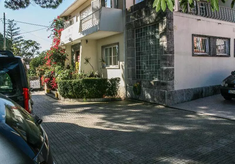 تختخواب و صبحانه Casa Shanti Niketan