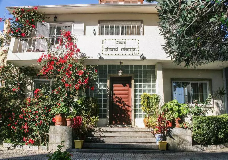 تختخواب و صبحانه Casa Shanti Niketan