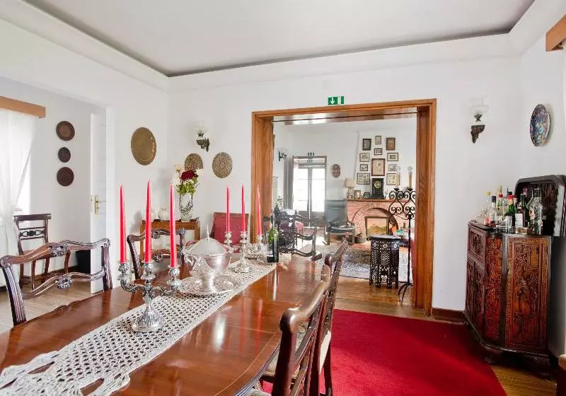 تختخواب و صبحانه Casa Shanti Niketan