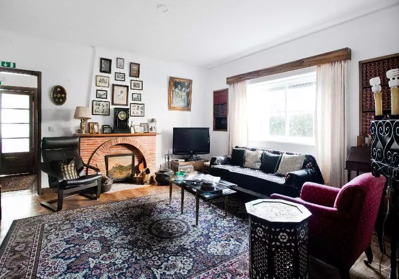 تختخواب و صبحانه Casa Shanti Niketan