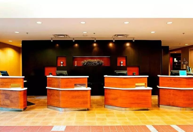 هتل Courtyard By Marriott Ottawa East