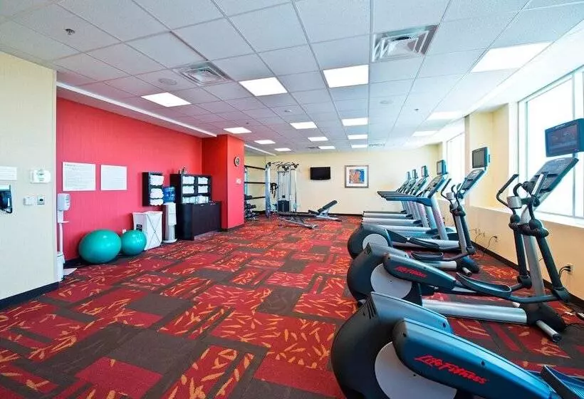 هتل Courtyard By Marriott Ottawa East