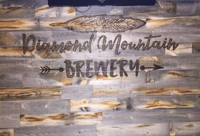 בית מלון כפרי Diamond Mountain Casino