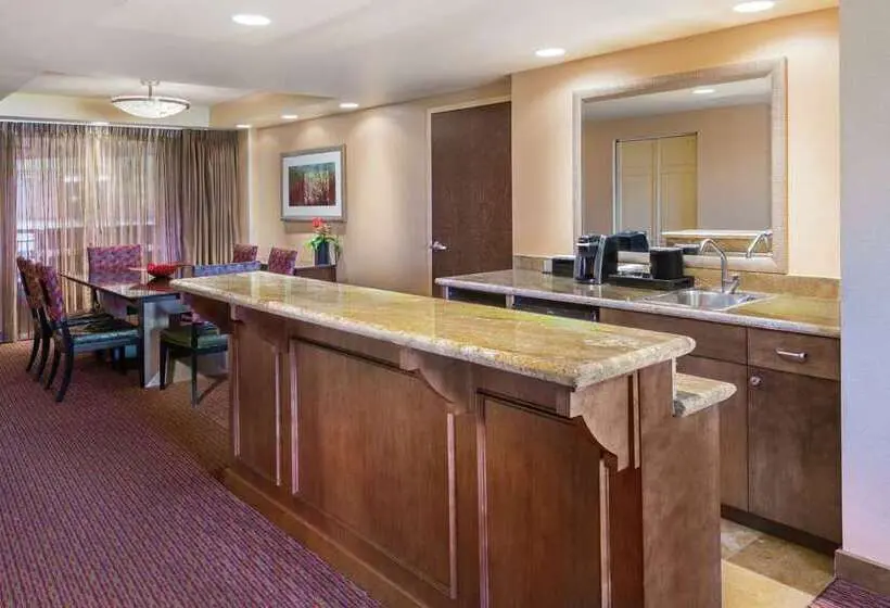 ホテル Embassy Suites By Hilton Loveland Conference Center