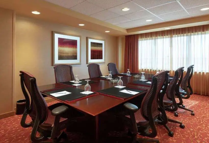 ホテル Embassy Suites By Hilton Loveland Conference Center
