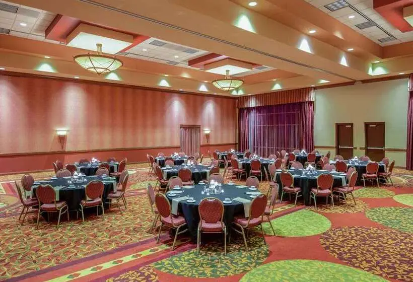 ホテル Embassy Suites By Hilton Loveland Conference Center