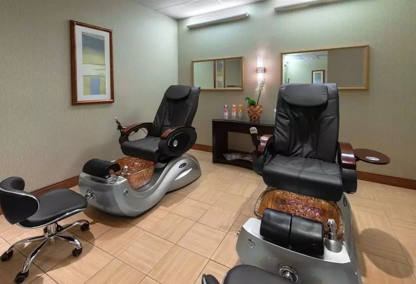 هتل Embassy Suites By Hilton Loveland Conference Center