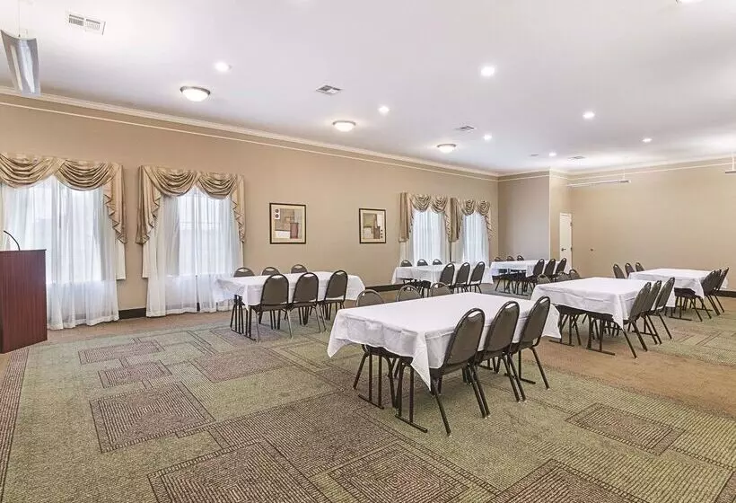 Отель La Quinta By Wyndham Waxahachie