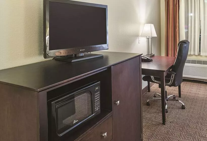 Отель La Quinta By Wyndham Waxahachie