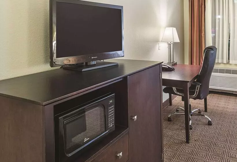 Отель La Quinta By Wyndham Waxahachie