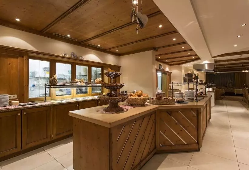 هتل Mittagskogel Pitztal