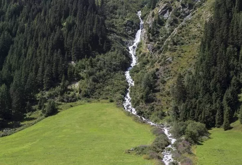 هتل Mittagskogel Pitztal