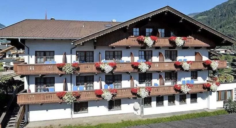 ホテル Pension Traube