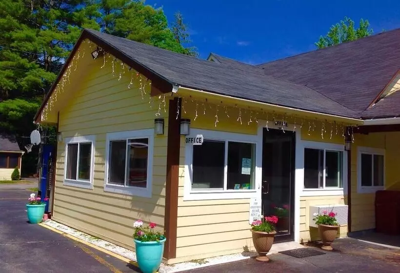 酒店 Pilgrim Inn & Cottages