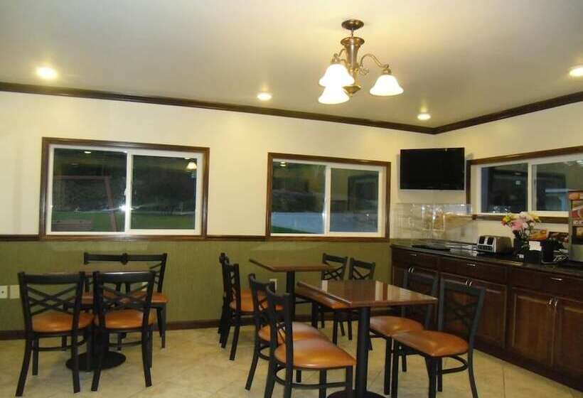 Отель Pilgrim Inn & Cottages