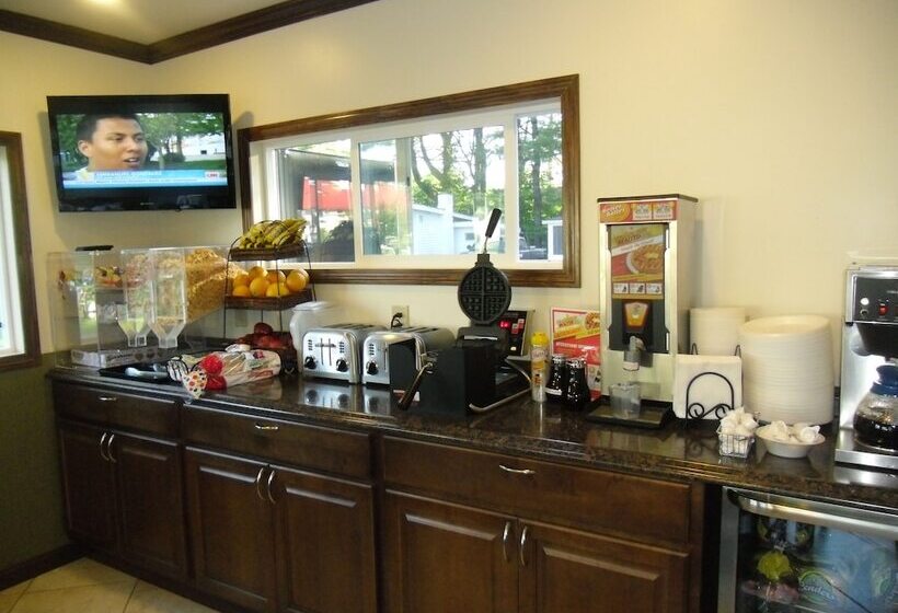 Отель Pilgrim Inn & Cottages