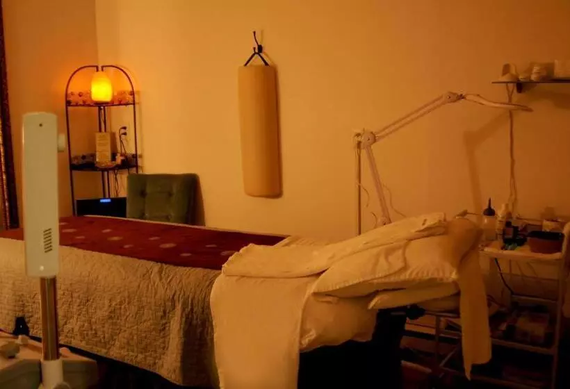 בית מלון כפרי Acorn Hill Lodge And Spa