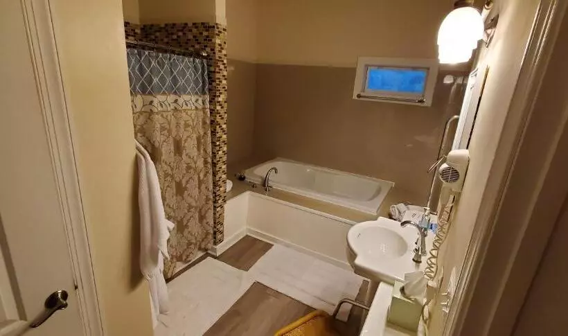 בית מלון כפרי Acorn Hill Lodge And Spa