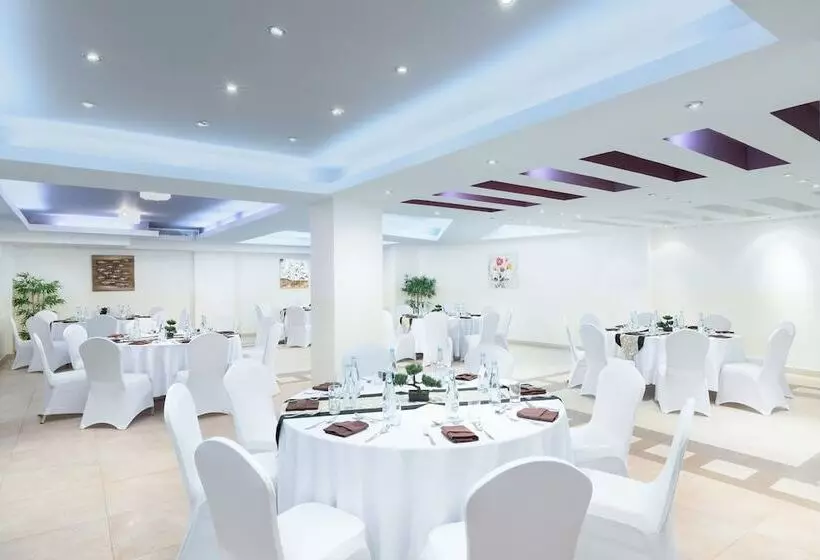 Al Hail Waves Hotel Managed By Centara