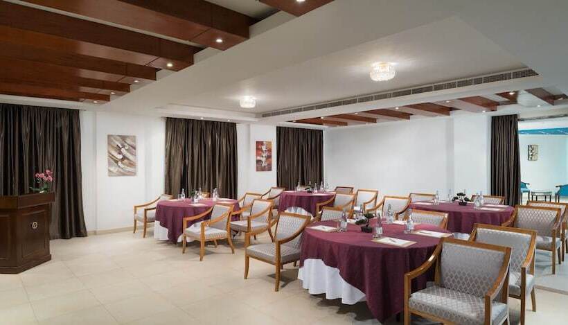 Al Hail Waves Hotel Managed By Centara