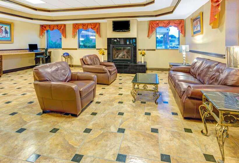 בית מלון כפרי Days Inn & Suites By Wyndham Jeffersonville In