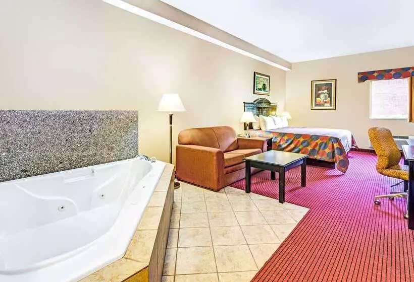 هتل Days Inn & Suites By Wyndham Jeffersonville In