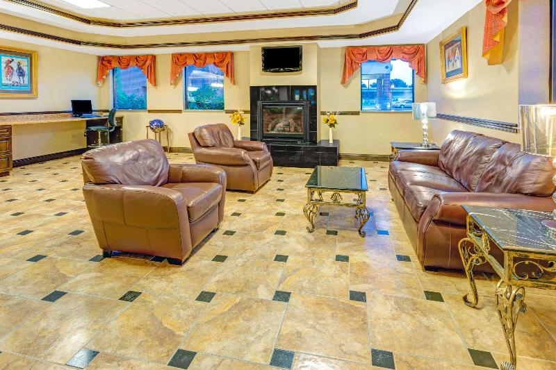 בית מלון כפרי Days Inn & Suites By Wyndham Jeffersonville In