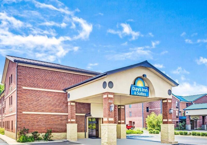 בית מלון כפרי Days Inn & Suites By Wyndham Jeffersonville In