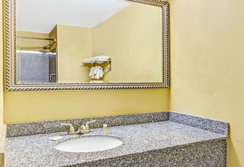 בית מלון כפרי Days Inn & Suites By Wyndham Jeffersonville In