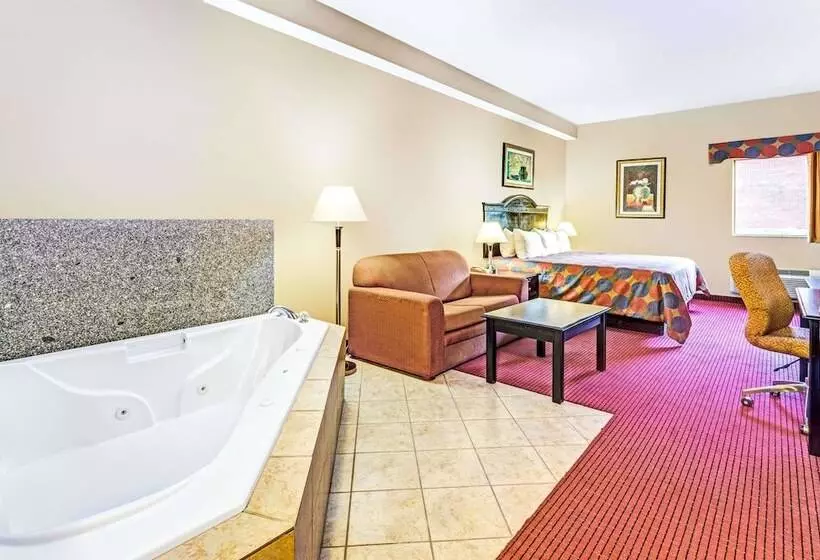 هتل Days Inn & Suites By Wyndham Jeffersonville In