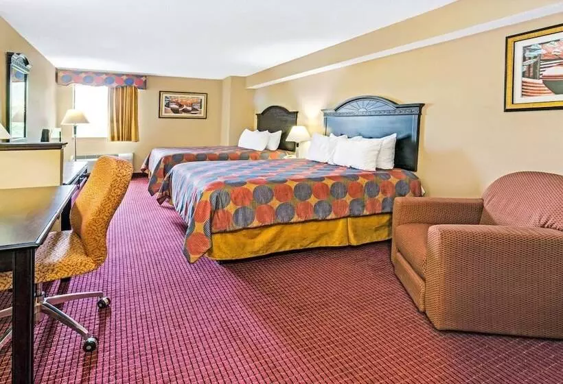 هتل Days Inn & Suites By Wyndham Jeffersonville In