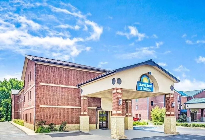 هتل Days Inn & Suites By Wyndham Jeffersonville In
