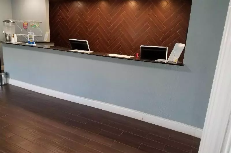 ホテル Days Inn & Suites By Wyndham Wichita East