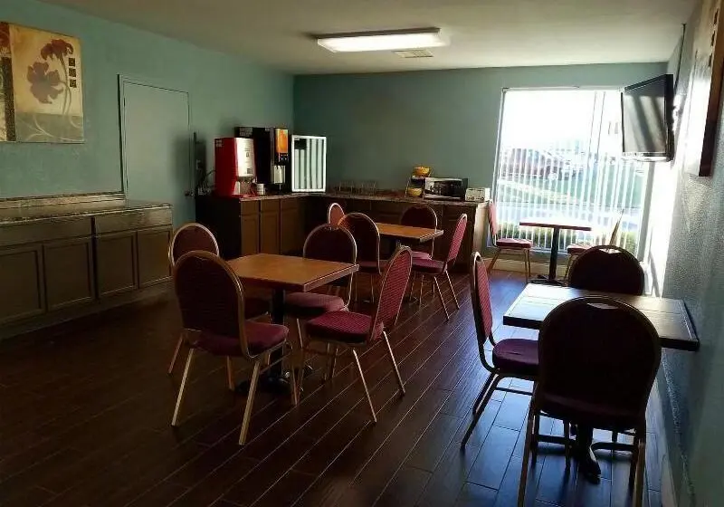 ホテル Days Inn & Suites By Wyndham Wichita East