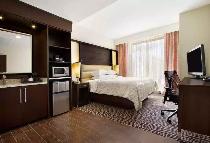 هتل Embassy Suites By Hilton Fayetteville Fort Liberty