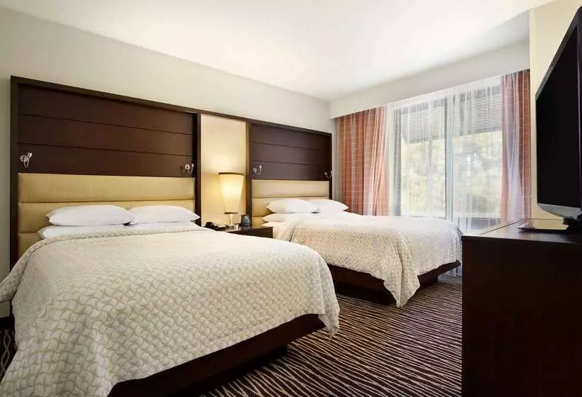 هتل Embassy Suites By Hilton Fayetteville Fort Liberty