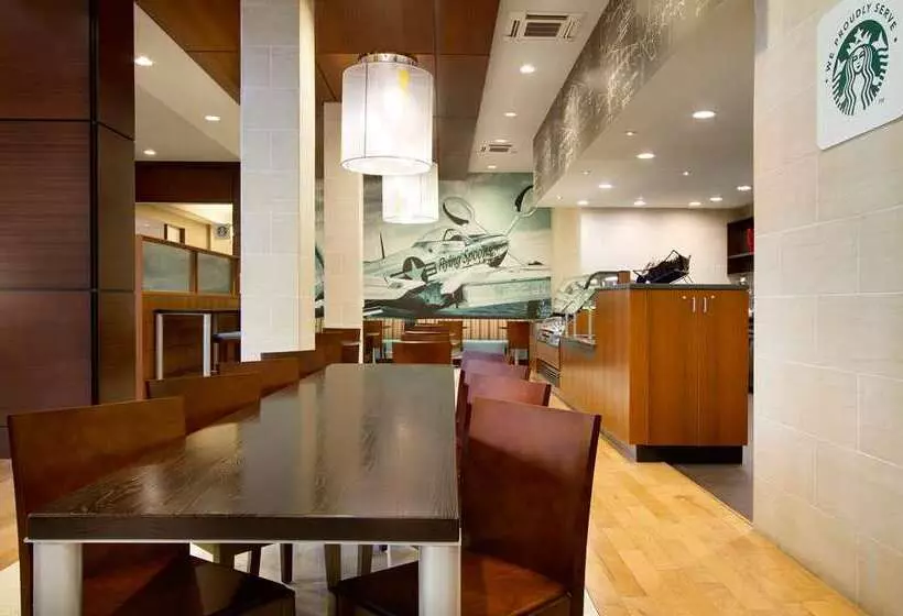 هتل Embassy Suites By Hilton Fayetteville Fort Liberty