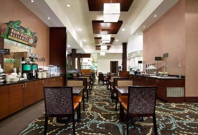 هتل Embassy Suites By Hilton Fayetteville Fort Liberty