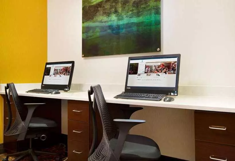 هتل Embassy Suites By Hilton Fayetteville Fort Liberty